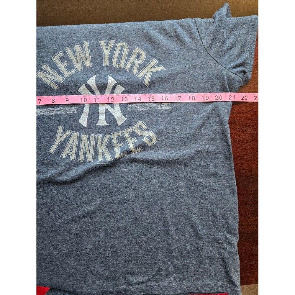 5th & Ocean MLB New York Yankees Tri-Blend Distressed Graphic Tee ⚾ - Picture 3 of 6